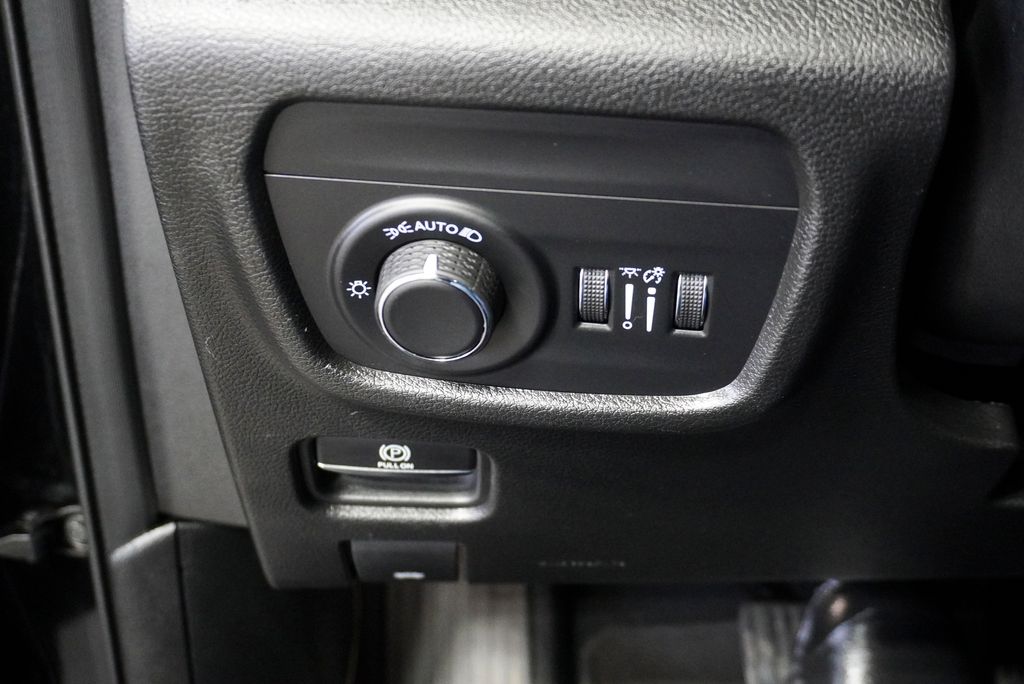 2023 JEEP GRAND CHEROKEE - Image 27