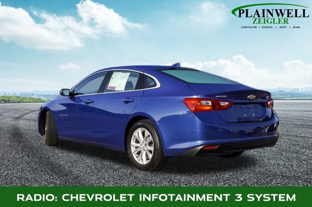 2023 Chevrolet Malibu 1LT photo 2