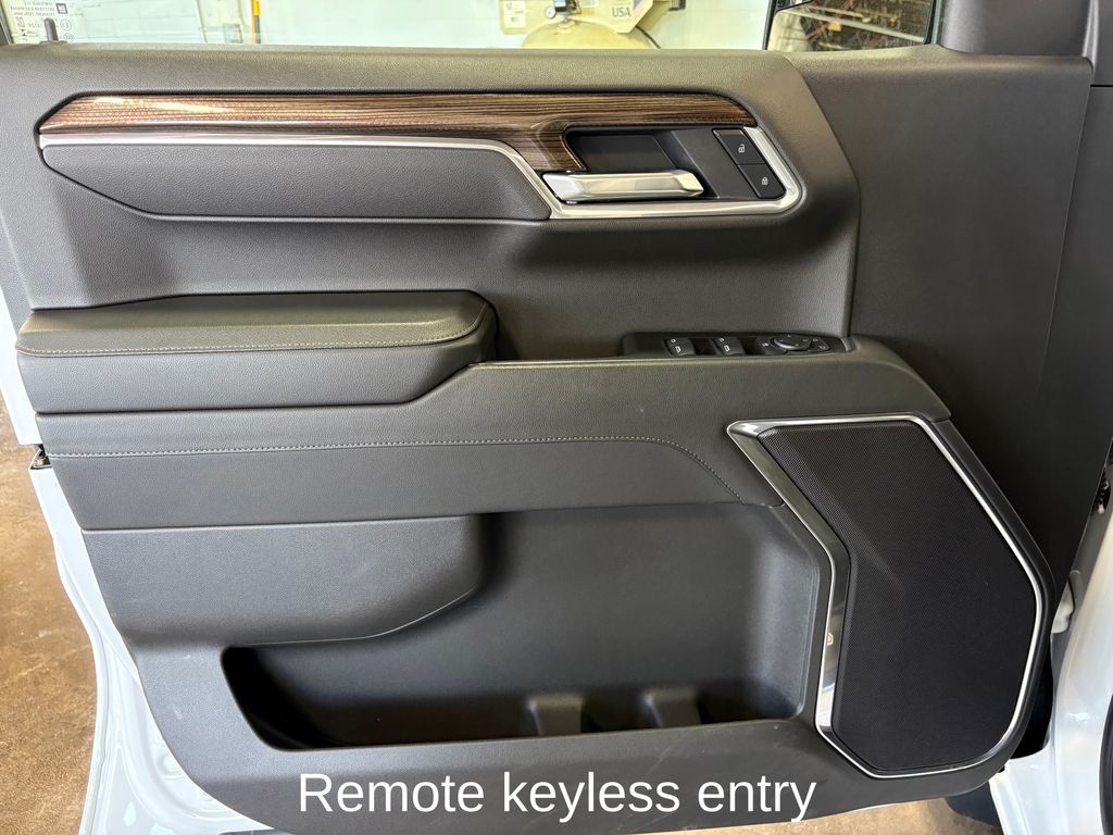 2025 CHEVROLET SILVERADO - Image 13