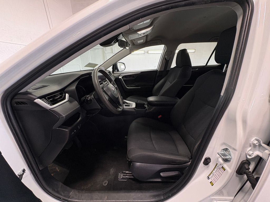 2024 TOYOTA RAV4 - Image 17