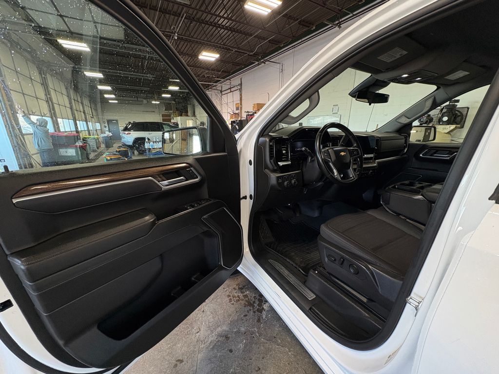 2025 CHEVROLET SILVERADO - Image 27