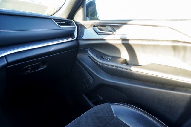 2023 JEEP GRAND CHEROKEE - Image 28