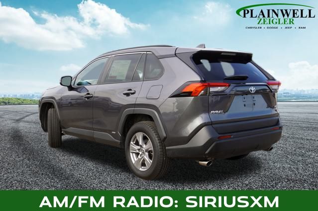 2022 Toyota RAV4 Hybrid XLE photo 2