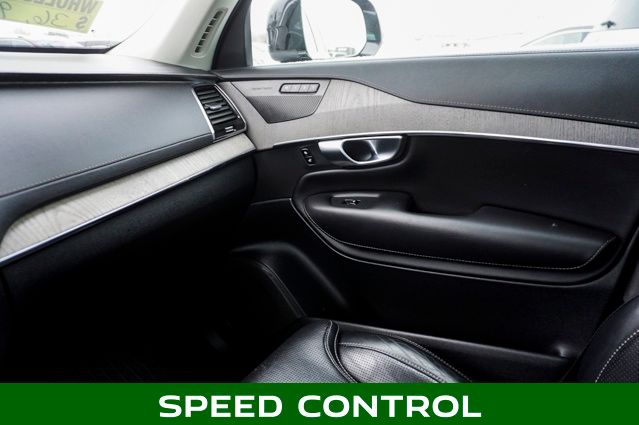 2022 VOLVO XC90 - Image 33