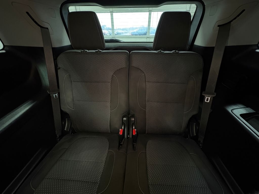 2023 GMC ACADIA - Image 33