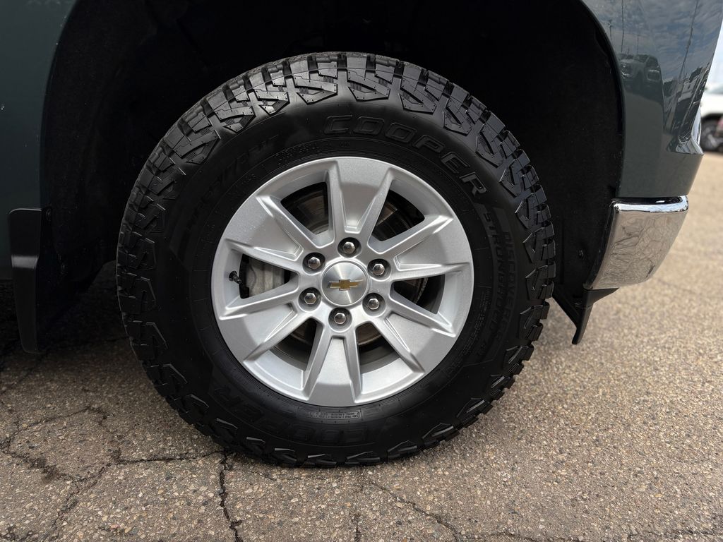 2025 CHEVROLET SILVERADO - Image 32