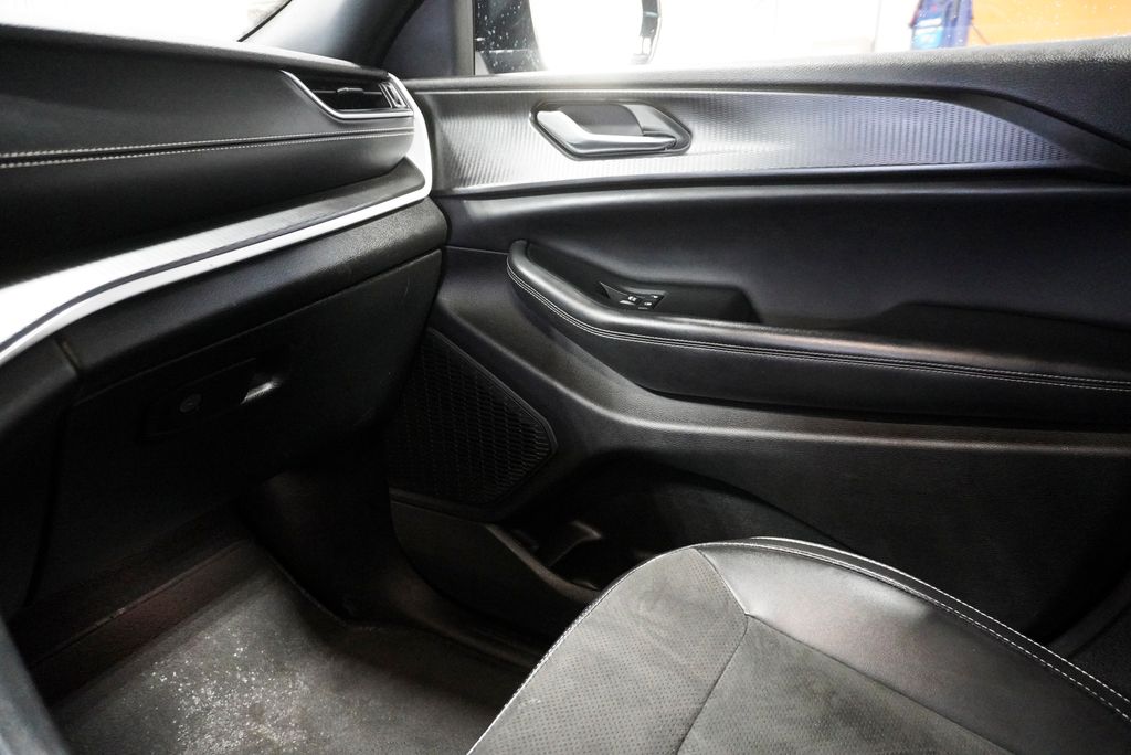 2023 JEEP GRAND CHEROKEE - Image 30