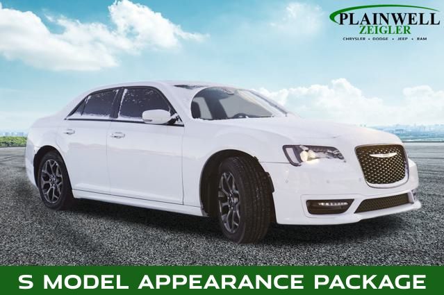 2017 Chrysler 300 S photo 4