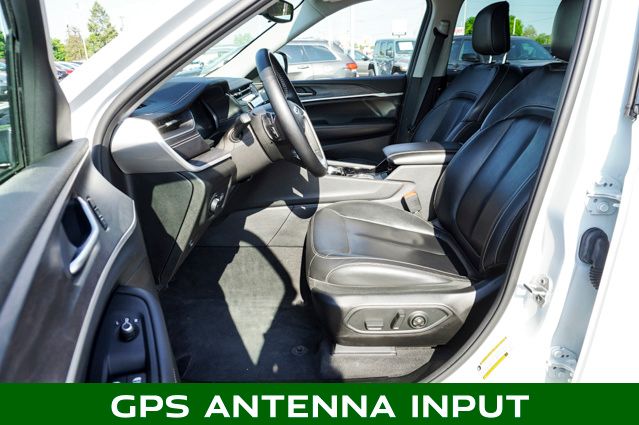 2022 Jeep Grand Cherokee Limited photo 2