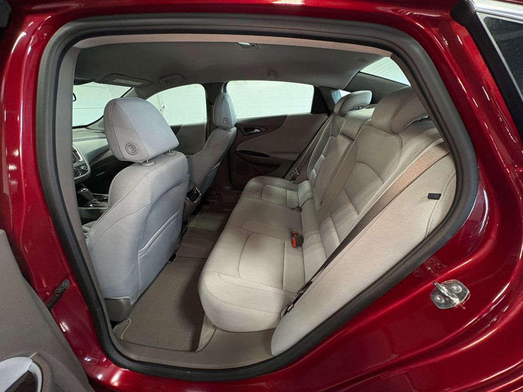 2019 CHEVROLET MALIBU - Image 24