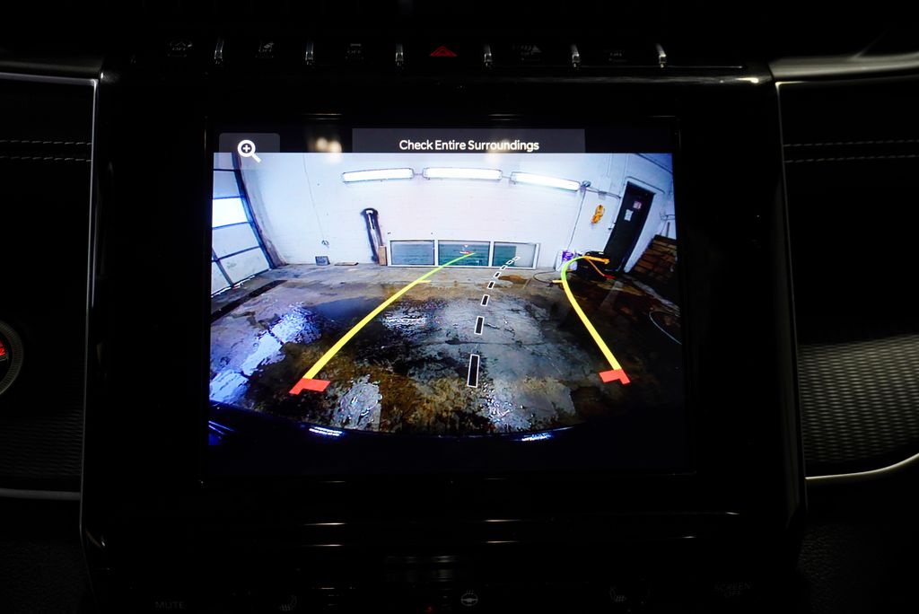 2023 JEEP GRAND CHEROKEE - Image 17