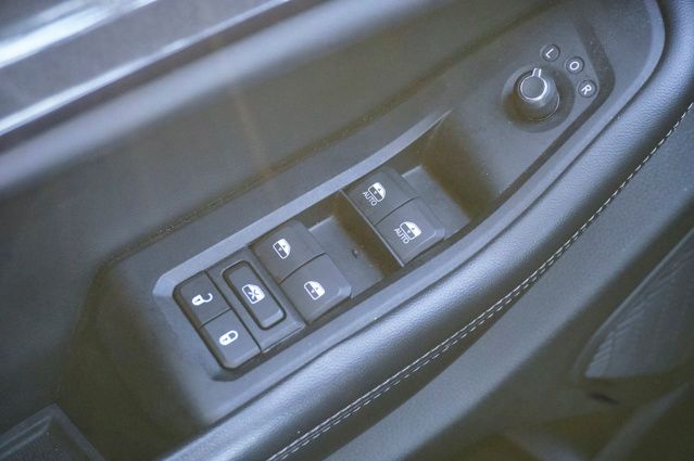 2023 JEEP GRAND CHEROKEE - Image 28