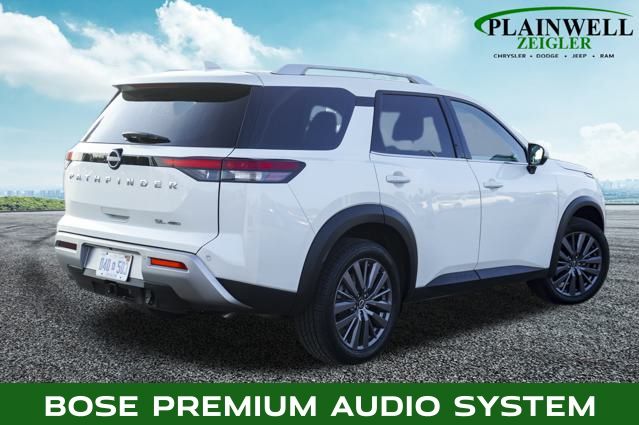 2023 Nissan Pathfinder SL photo 3