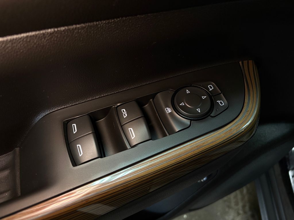 2023 GMC ACADIA - Image 19