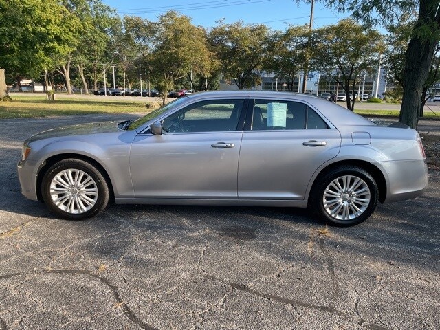 2014 Chrysler 300 Base photo 4