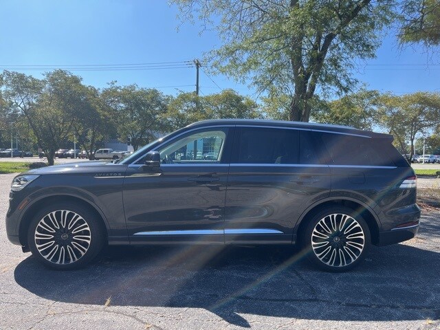 2023 Lincoln Aviator Black Label photo 2