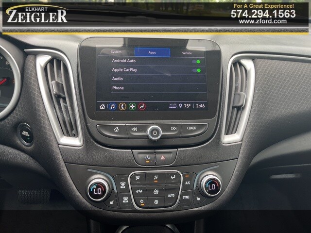 2024 Chevrolet Malibu 1LT photo 2