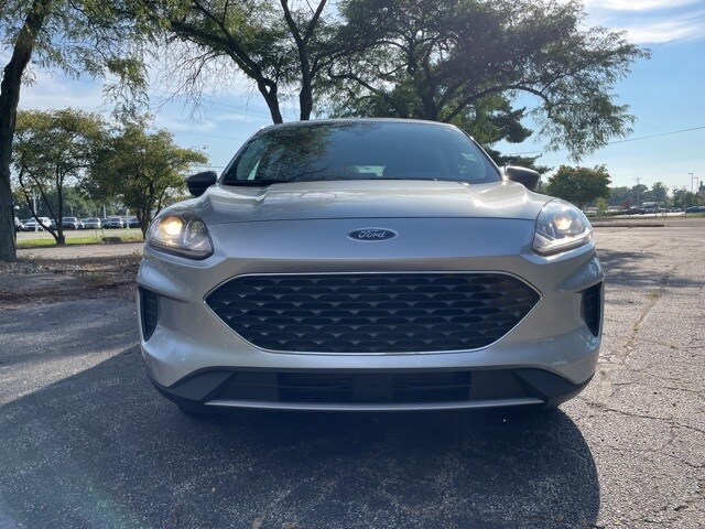 2022 Ford Escape SE photo 2