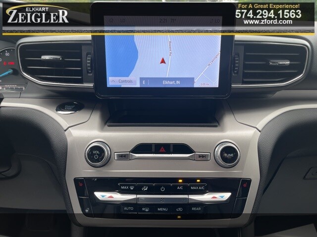 2023 Ford Explorer XLT photo 3