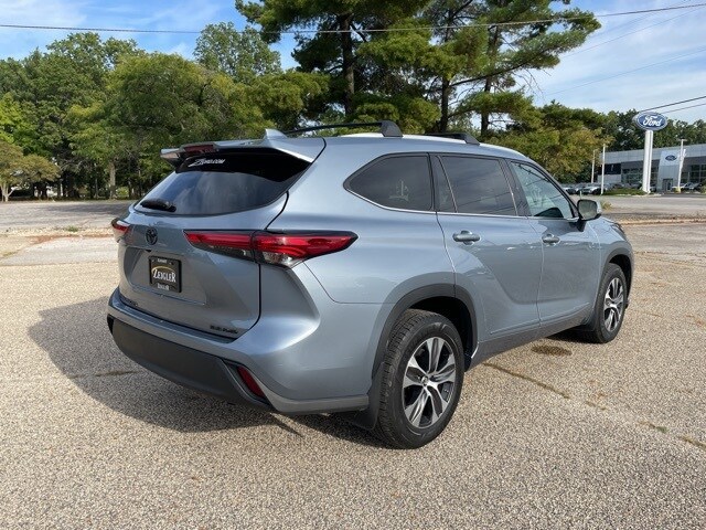 2022 Toyota Highlander XLE photo 2