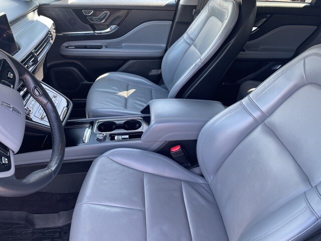2022 Lincoln Corsair Standard photo 2