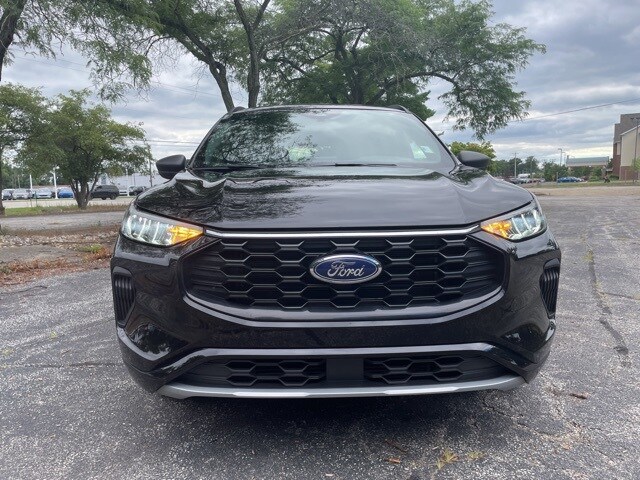 2024 Ford Escape ST-Line photo 2