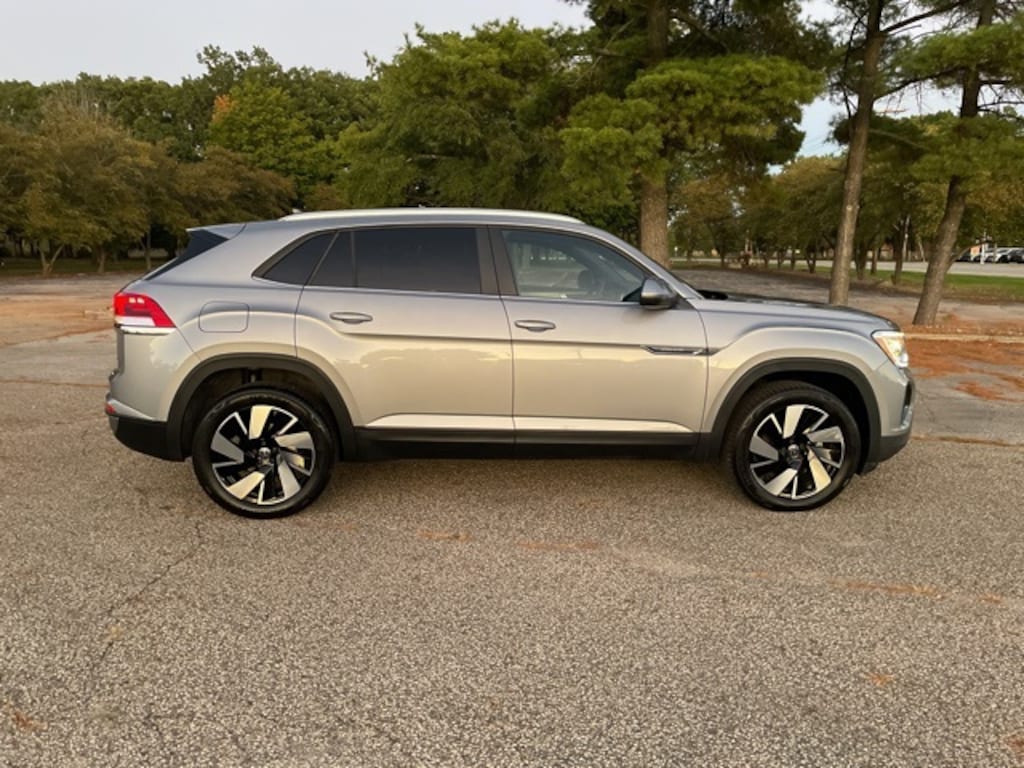 Used 2025 Volkswagen Atlas Cross Sport 2.0T SE w/Technology SUV
