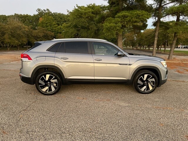 2025 Volkswagen Atlas Cross Sport SE Technology photo 3