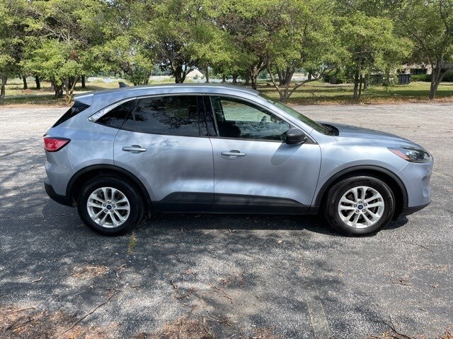 2022 Ford Escape SE photo 3