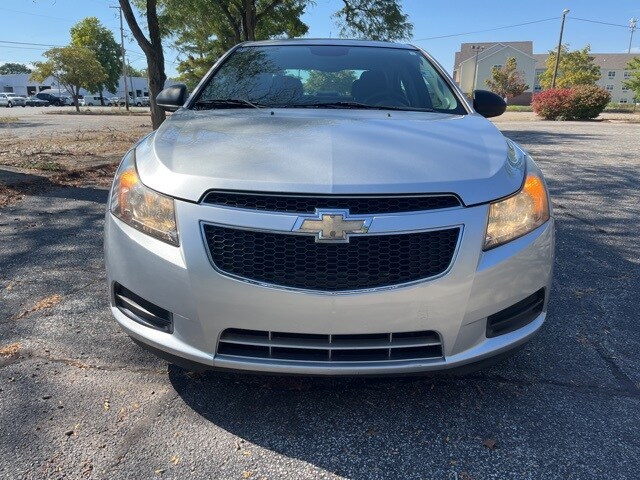 2013 Chevrolet Cruze LS photo 2