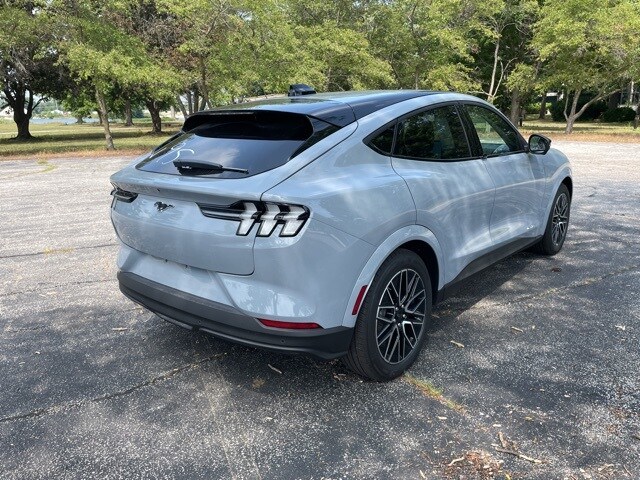 2025 Ford Mustang Mach-E Premium photo 4