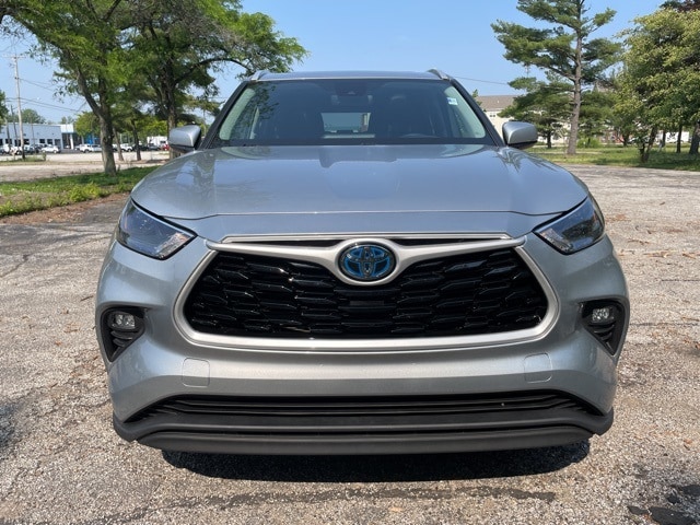 Used 2022 Toyota Highlander XLE with VIN 5TDGBRCH9NS558920 for sale in Elkhart, IN