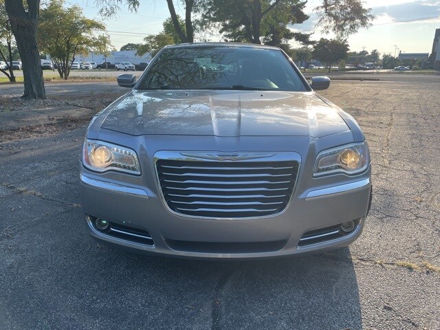 2014 Chrysler 300 Base photo 2