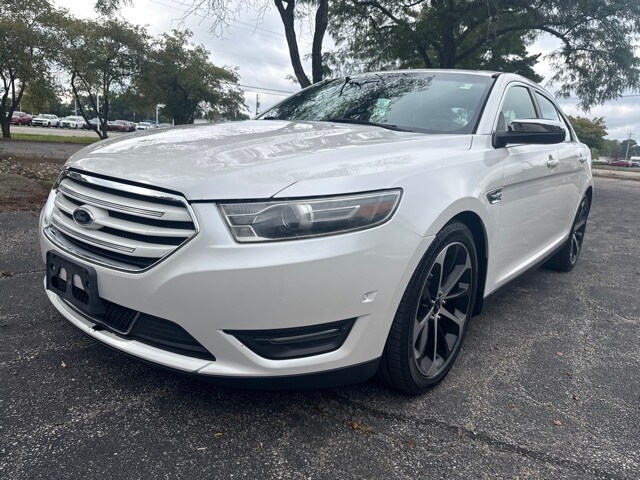 2015 Ford Taurus Limited photo 3
