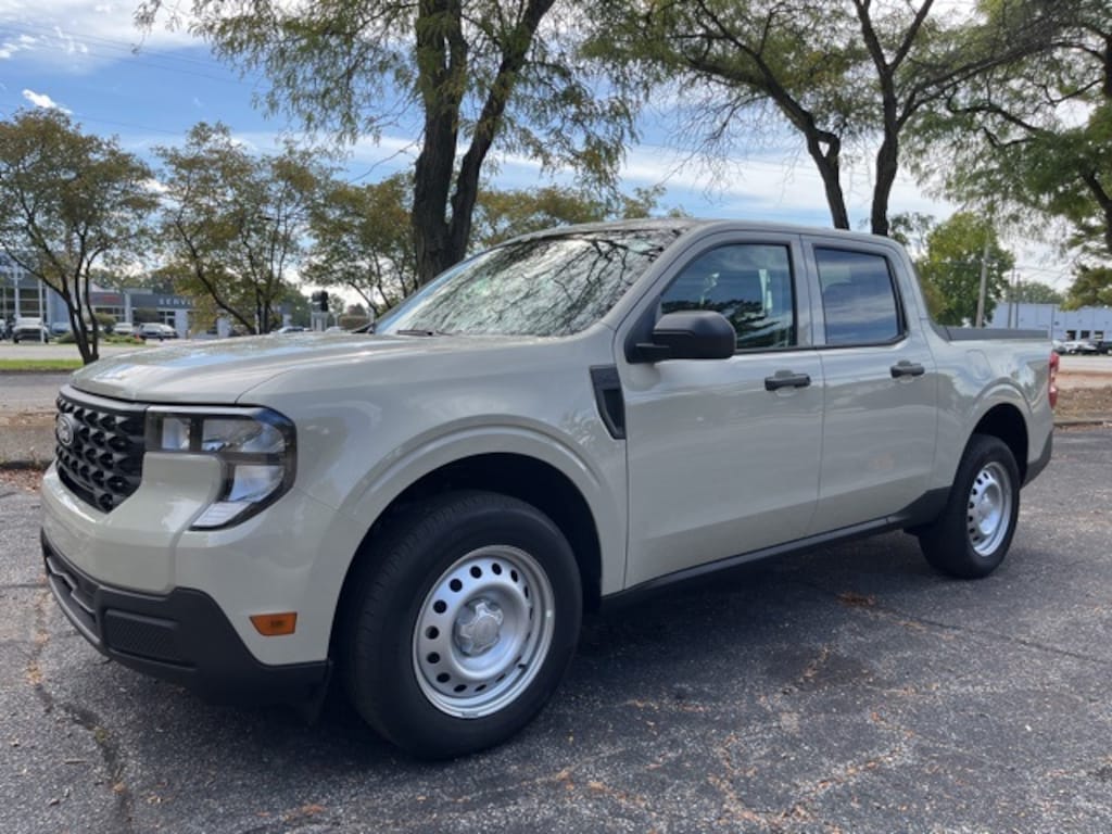 New 2025 Ford Maverick XL Truck SuperCrew