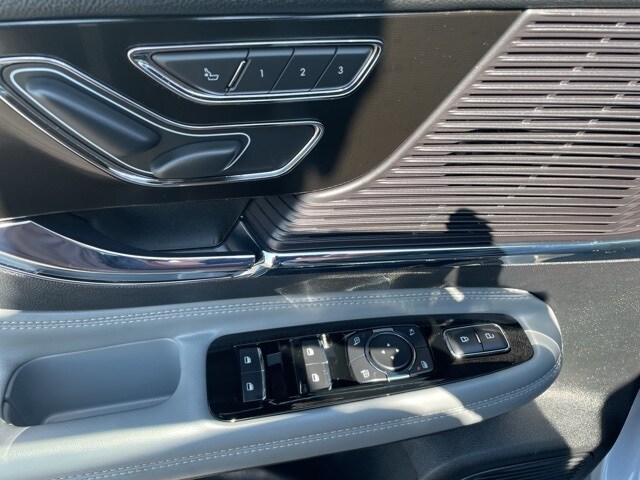 2022 Lincoln Corsair Standard photo 3
