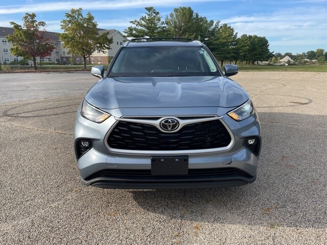 2022 Toyota Highlander XLE photo 2