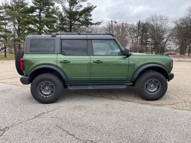 2024 Ford Bronco Black Diamond photo 2
