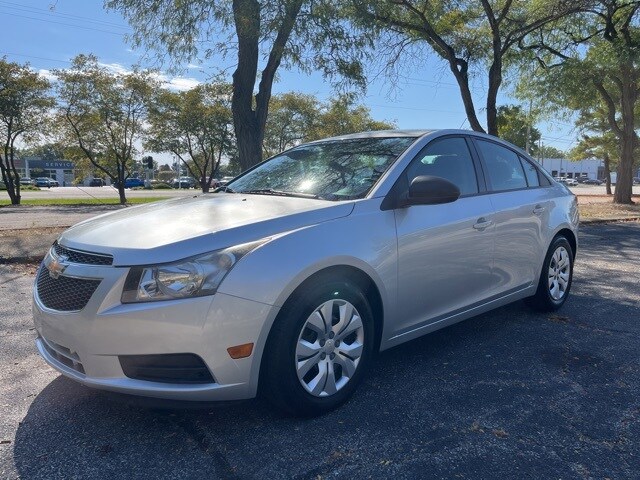 2013 Chevrolet Cruze LS photo 3