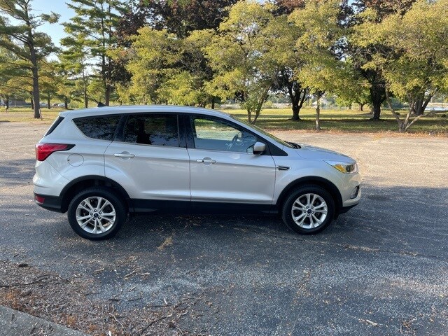 2019 Ford Escape SE photo 2