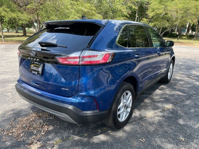 2023 Ford Edge SEL photo 2