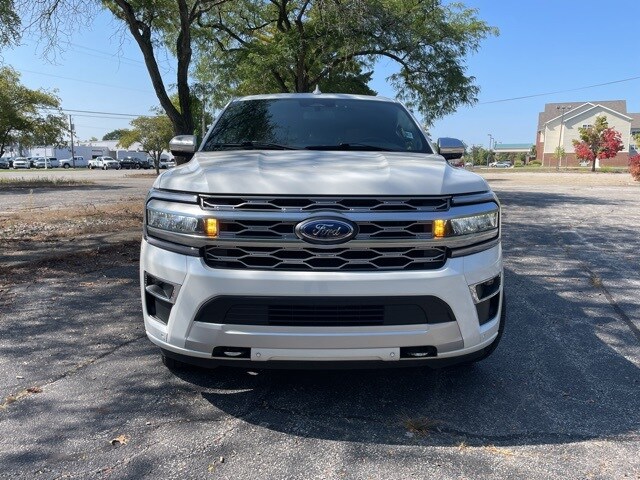 2022 Ford Expedition MAX Platinum photo 2