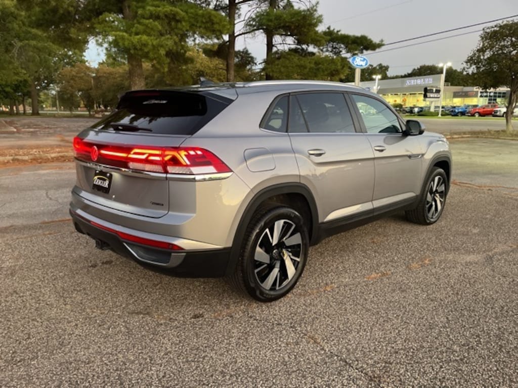 Used 2025 Volkswagen Atlas Cross Sport 2.0T SE w/Technology SUV