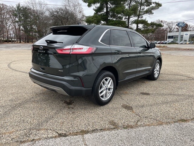 2022 Ford Edge SEL photo 3