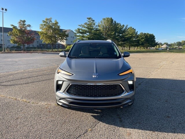 2024 Buick Encore GX Avenir photo 2