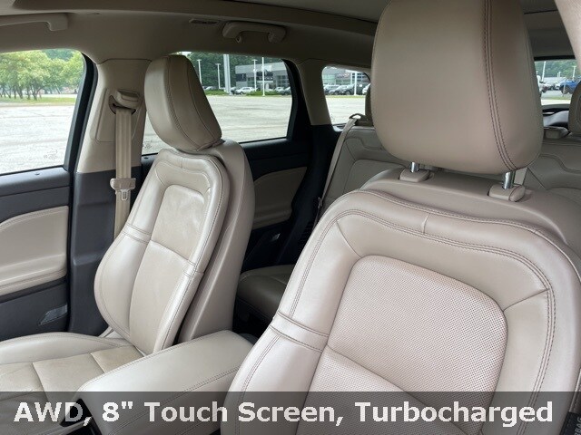 2021 Lincoln Corsair Standard photo 3