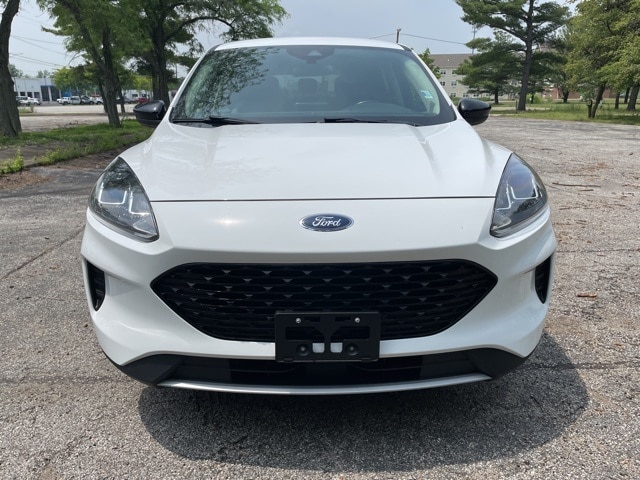 Used 2020 Ford Escape SE with VIN 1FMCU9BZ2LUB43493 for sale in Elkhart, IN