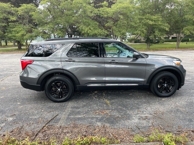 2023 Ford Explorer XLT photo 3