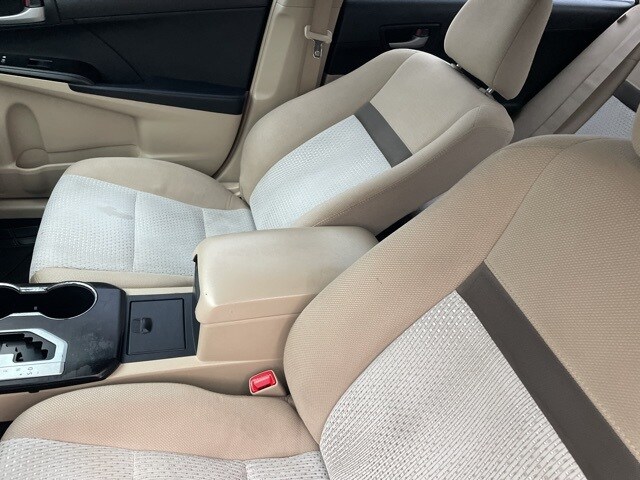 2012 Toyota Camry SE photo 2