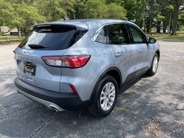 2022 Ford Escape SE photo 4